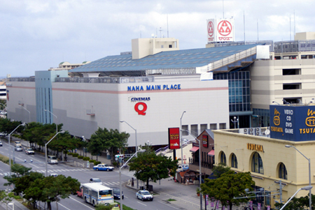 沖縄の地元最大のスーパー・サンエー
